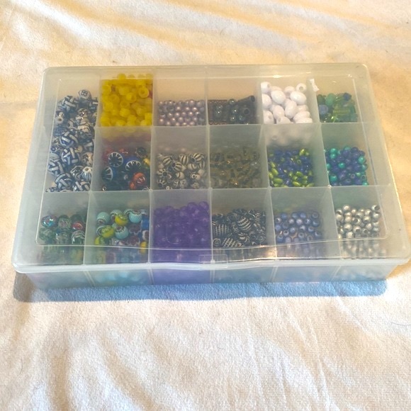 Beads! Beads! Beads! Over 500 Beads and Box! - Picture 3 of 3